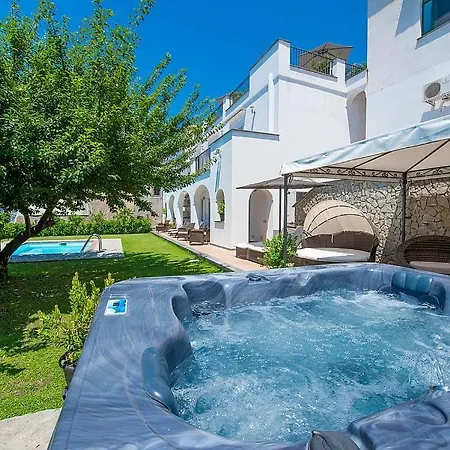Sleeps 16 Pool Air Con Wifi